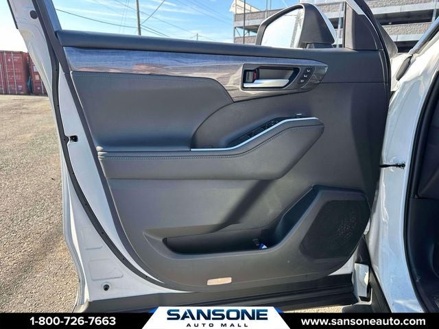 2025 Toyota Highlander Hybrid Platinum