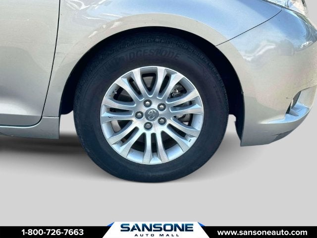 2015 Toyota Sienna XLE 8 Passenger