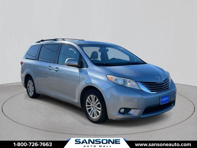2017 Toyota Sienna XLE 8 Passenger