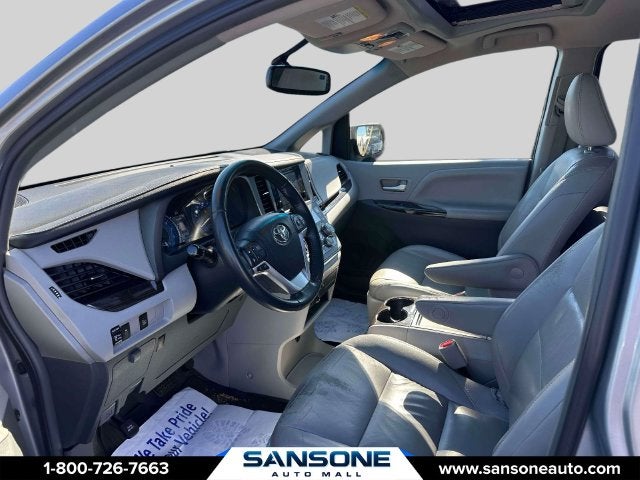 2017 Toyota Sienna XLE 8 Passenger