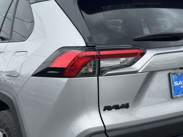 2022 Toyota RAV4 Hybrid LE