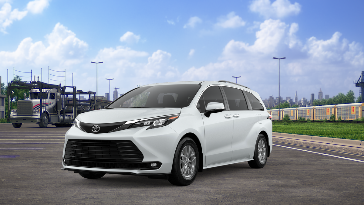2026 Toyota Sienna XLE 8-Passenger Hybrid FWD's photo