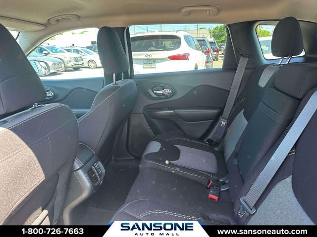 2016 Jeep Cherokee Sport