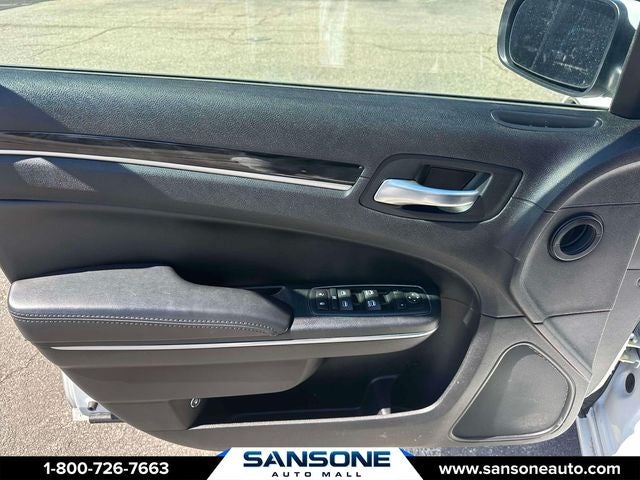 2016 Chrysler 300 Limited