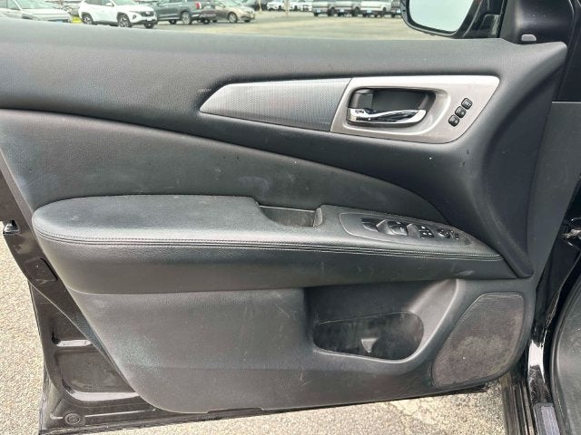 2017 Nissan Pathfinder SL