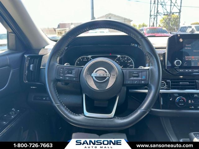 2022 Nissan Pathfinder SV