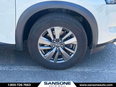 2022 Nissan Pathfinder SV