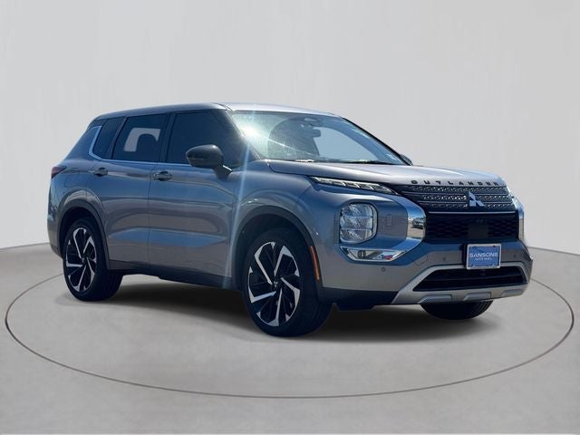 2022 Mitsubishi Outlander Base