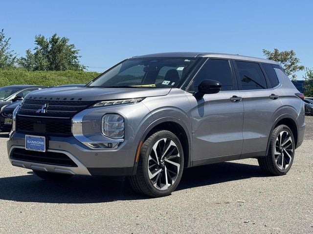 2022 Mitsubishi Outlander Base