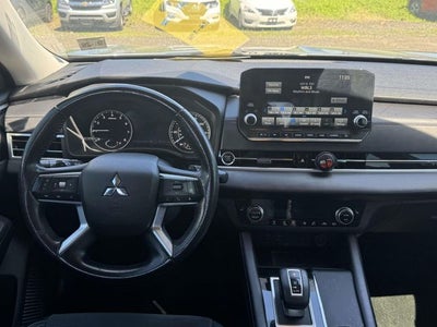 2022 Mitsubishi Outlander Base