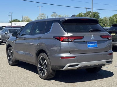 2022 Mitsubishi Outlander Base