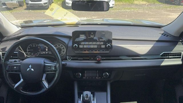 2022 Mitsubishi Outlander Base