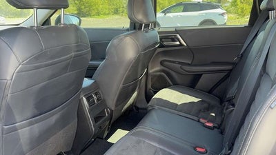 2022 Mitsubishi Outlander Base