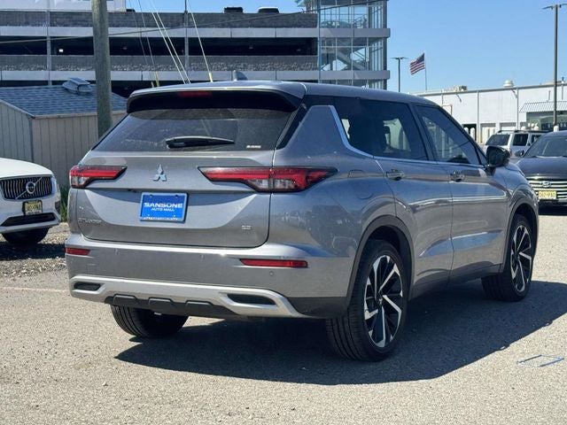 2022 Mitsubishi Outlander Base