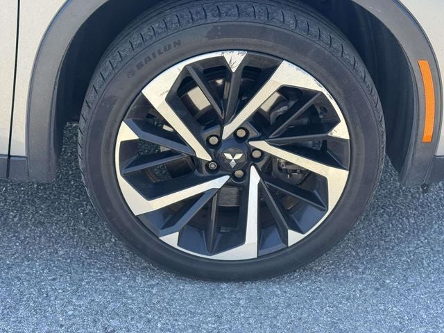 2022 Mitsubishi Outlander Base