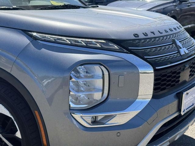 2022 Mitsubishi Outlander Base