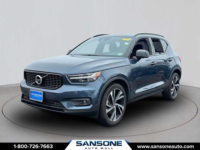 2022 Volvo XC40 R-Design