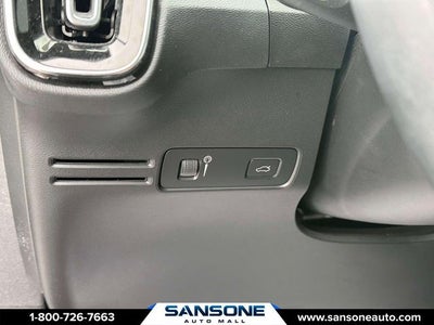 2022 Volvo XC40 R-Design