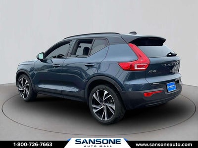 2022 Volvo XC40 R-Design