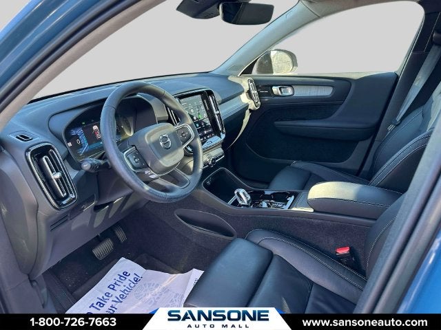 2024 Volvo XC40 B5 Plus Dark Theme