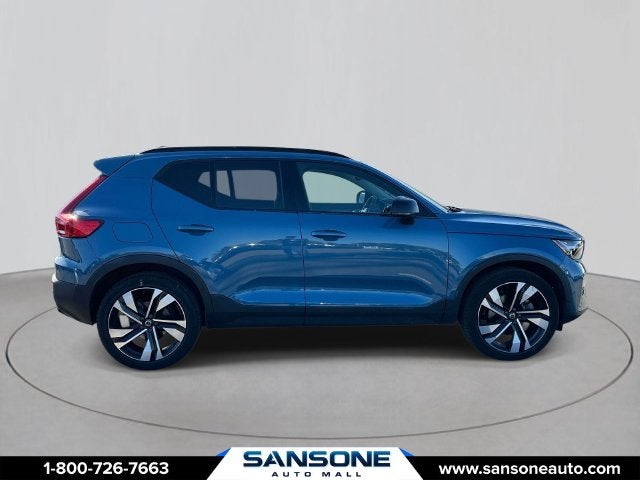 2024 Volvo XC40 B5 Plus Dark Theme