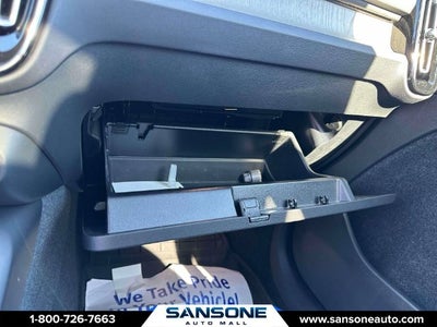 2024 Volvo XC40 B5 Plus Dark Theme